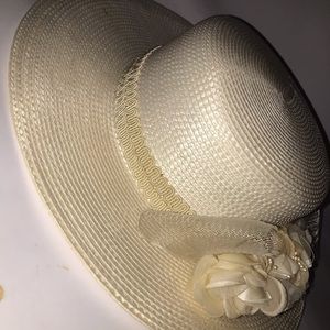 Beautiful church hat! ⛪️ Sunday's best!